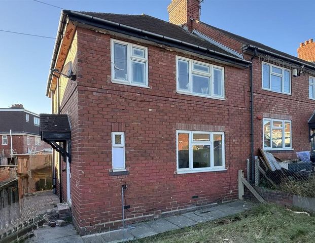 3 bedroom end of terrace house to rent - Photo 1