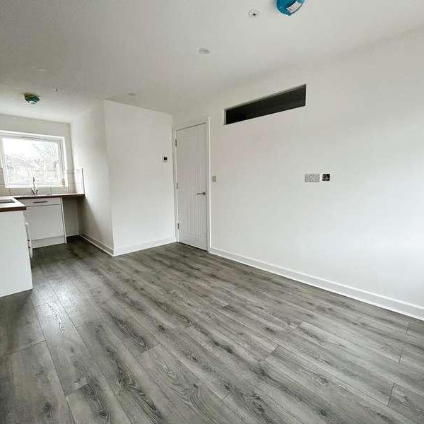 Fonmon Crescent, Cardiff, CF5 - Photo 1