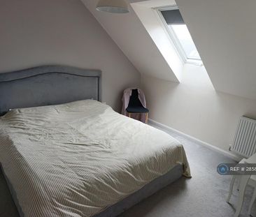 4 bedroom detached house to rent - Photo 3