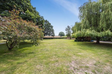 Newpound, Wisborough Green, RH14 - Photo 4