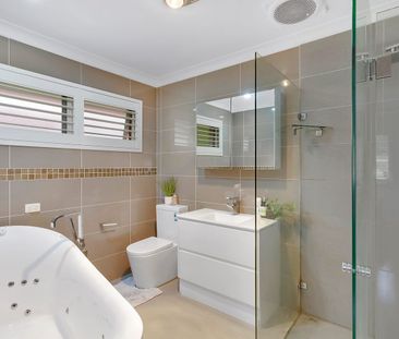 Spacious renovated 3 bedroom apartment style home (upper level only) - Photo 1