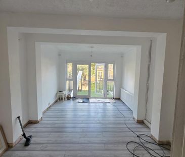 5 bedroom end of terrace house to rent - Photo 3