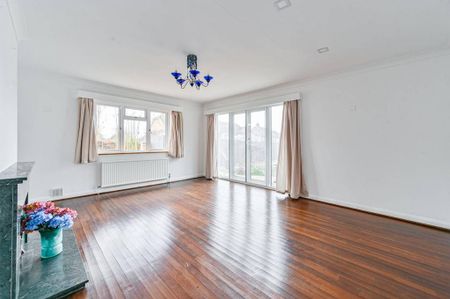 4 bedroom detached house to rent - Photo 4