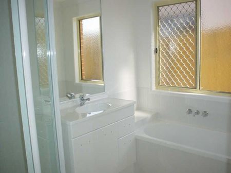 25 Kelsey Circuit, Nerang QLD 4211 - House For Rent | Domain - Photo 2