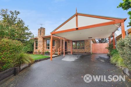 Superb Family Home - Photo 2