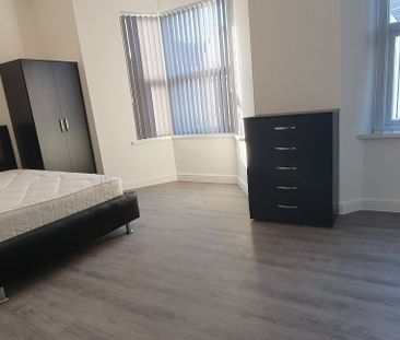 32 (7-BED) Kings Road, Canton, Cardiff, CF11 9DA - Photo 4