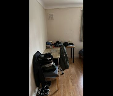 Room in a Shared House, Queensland Avenue, SW19 - Photo 3