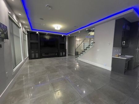 Luxury Upper Level Home with 6 Bedroom 5 Bath - Photo 2