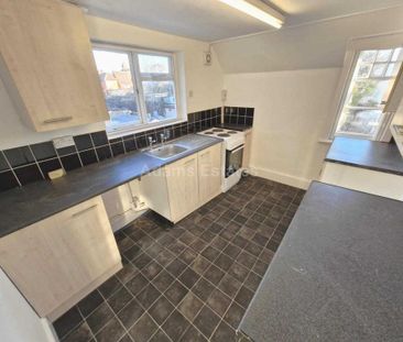3 bedroom flat to rent - Photo 6