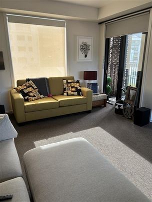 PARNEL CUTIE - 1 BEDROOM APARTMENT - Photo 1