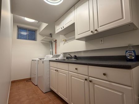 For Lease - 240 Yorkshire Drive Unit# Lower, Newmarket, Ontario - Photo 5