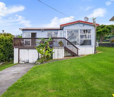 Cozy 2-Bedroom Home in the Heart of Stanmore Bay - Photo 3