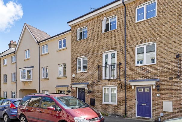 Town House To Let - Photo 1