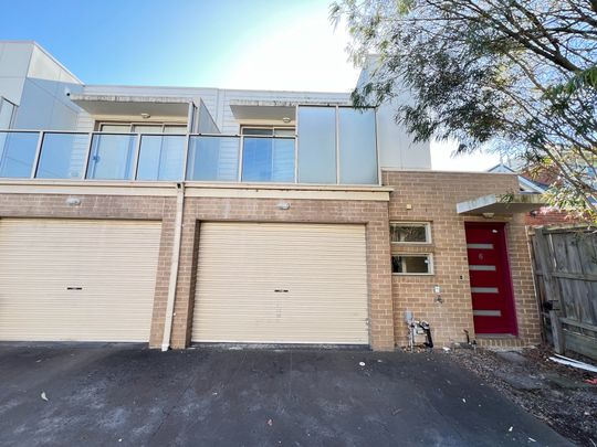 2 bedroom townhouse in the heart of Boronia - Photo 1