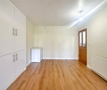 4 bedroom semi-detached house to rent - Photo 5