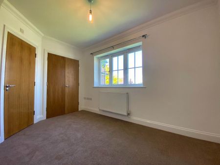 4 bedroom detached house to rent - Photo 2