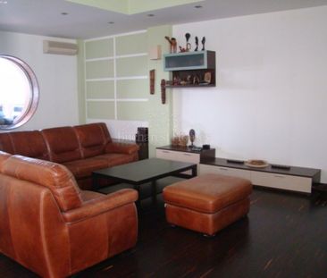 Beautifully Renovated Large Five Bed Villa with Pool, Pipera - Photo 6