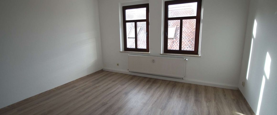 2-Zimmer-Wohnung mit BALKON, große Küche, Badewanne – frisch renoviert - Photo 1