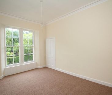 3 bedroom flat to rent - Photo 3