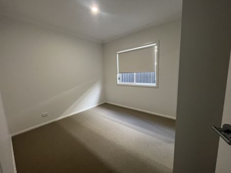 Duplex in Popular Teneriffe Estate - Photo 3