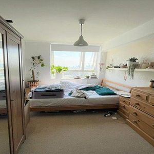 Spacious two double bedroom property mins away from Euston - Photo 2