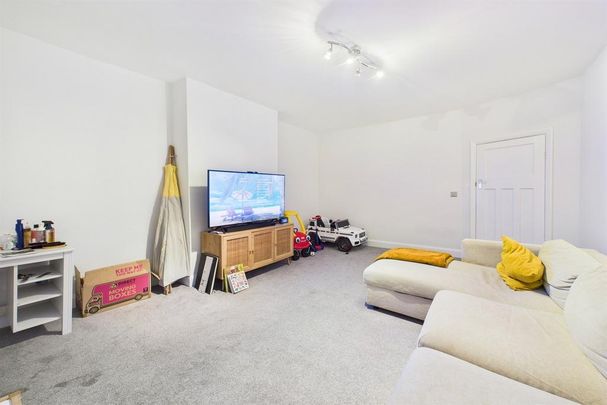 3 bedroom flat to rent - Photo 1