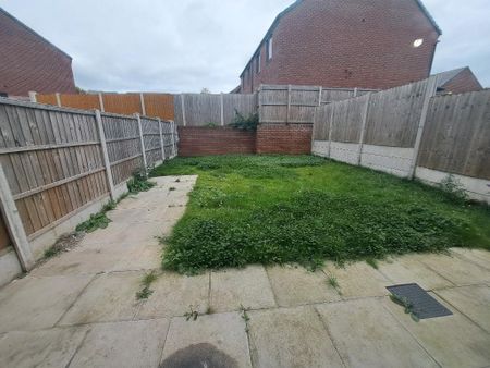 3 bedroom semi-detached house to rent - Photo 4