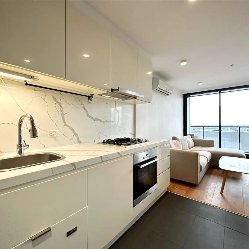 “FURNISHED BREATHTAKING TWO BEDROOM TWO BATHROOM APARTMENT LOCATED IN 33M MELBOURNE CBD!!!” - Photo 1
