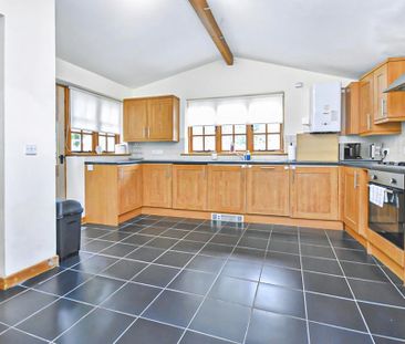3 bedroom semi-detached house to rent - Photo 2