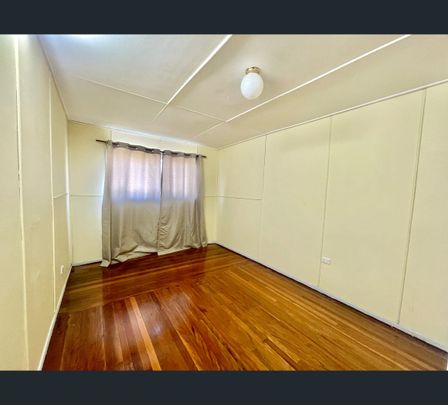 19 Bruce Road, Woodridge, Qld 4114 - Photo 1