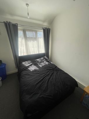 Room in a Shared House, Bromley Road, SE6 - Photo 1