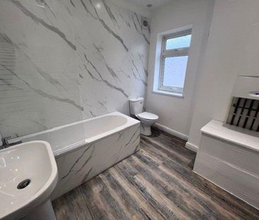 2 bedroom semi-detached house to rent - Photo 2