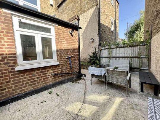 Helix Gardens, London, SW2 - Photo 1