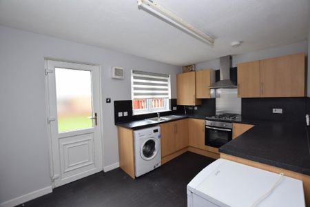 2 bedroom semi-detached house to rent - Photo 5