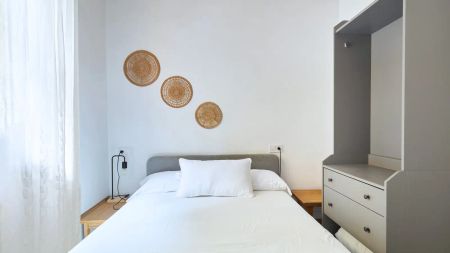 2-bedroom apartment for rent in el Raval - Photo 3