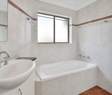 Convenient townhouse with easy-care low maintenance living - Photo 4