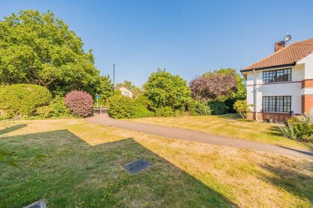 3 bedroom flat to rent - Photo 5