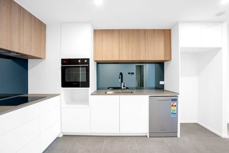 Comfortable One-Bedroom Living in a Lyneham Community - Photo 3