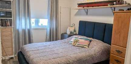 Beau 5 1/2, nouveau quartier, immeuble de 4 ans, Otterburn Park, pôle et store fournie, grande luminosité, immeuble tranquille, 2 stationnement - Photo 2