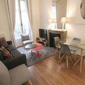 Triangle d'Or : Élégant 2 pièces dans un immeuble haussmannien - Photo 3