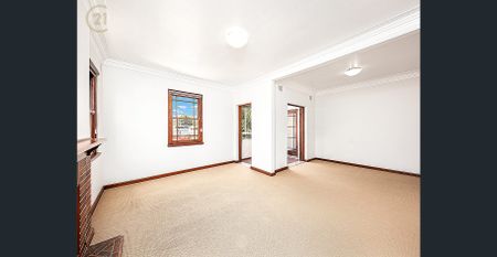 Convenient and Spacious, Rear of the Block ** Available 13/12/25 ** - Photo 2