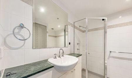 Spacious Studio in the Heart of Chatswood - Photo 2