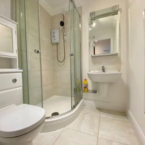 Earlham Road, NR2 3PE - Photo 2