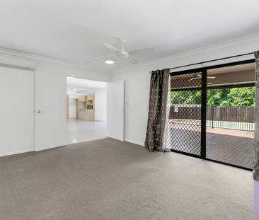 Spacious Family Home with Pool - Photo 5