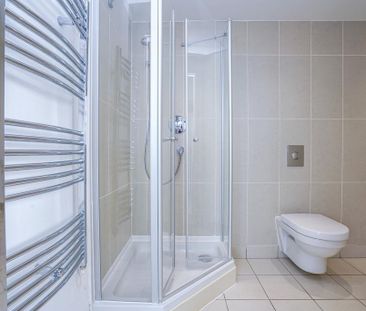 3 bedroom flat to rent - Photo 6