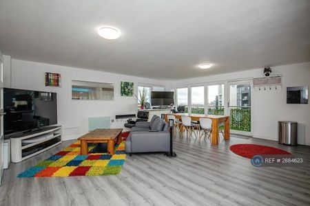 3 bedroom flat to rent - Photo 2