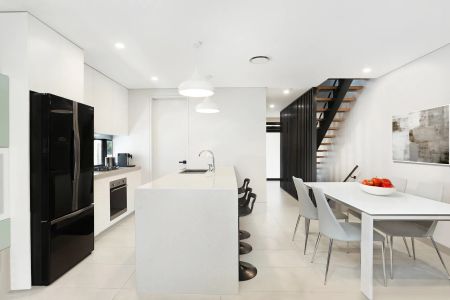 Luxury Townhouse with Northerly Aspect in Boutique Complex - Photo 3