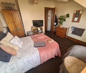 4 Bed - 31 Hessle Mount, Hyde Park, Leeds - LS6 1EP - Student - Photo 3
