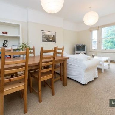 SUPERB SPACIOUS TWO BEDROOM FLAT IN QUEENS PARK (835 SQ FT / 77 SQ M) - Photo 1