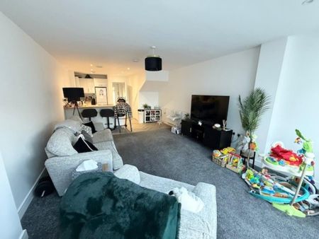 2 bedroom semi-detached house to rent - Photo 3